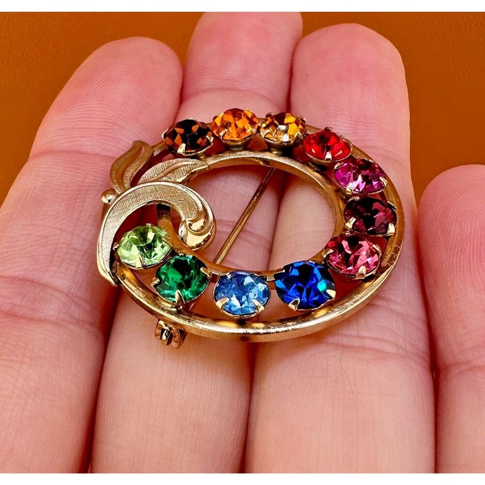 Vintage Van Dell GF Brooch Multicolor Rhinestone Rainbow Circle Wreath Signed - Picture 5 of 10